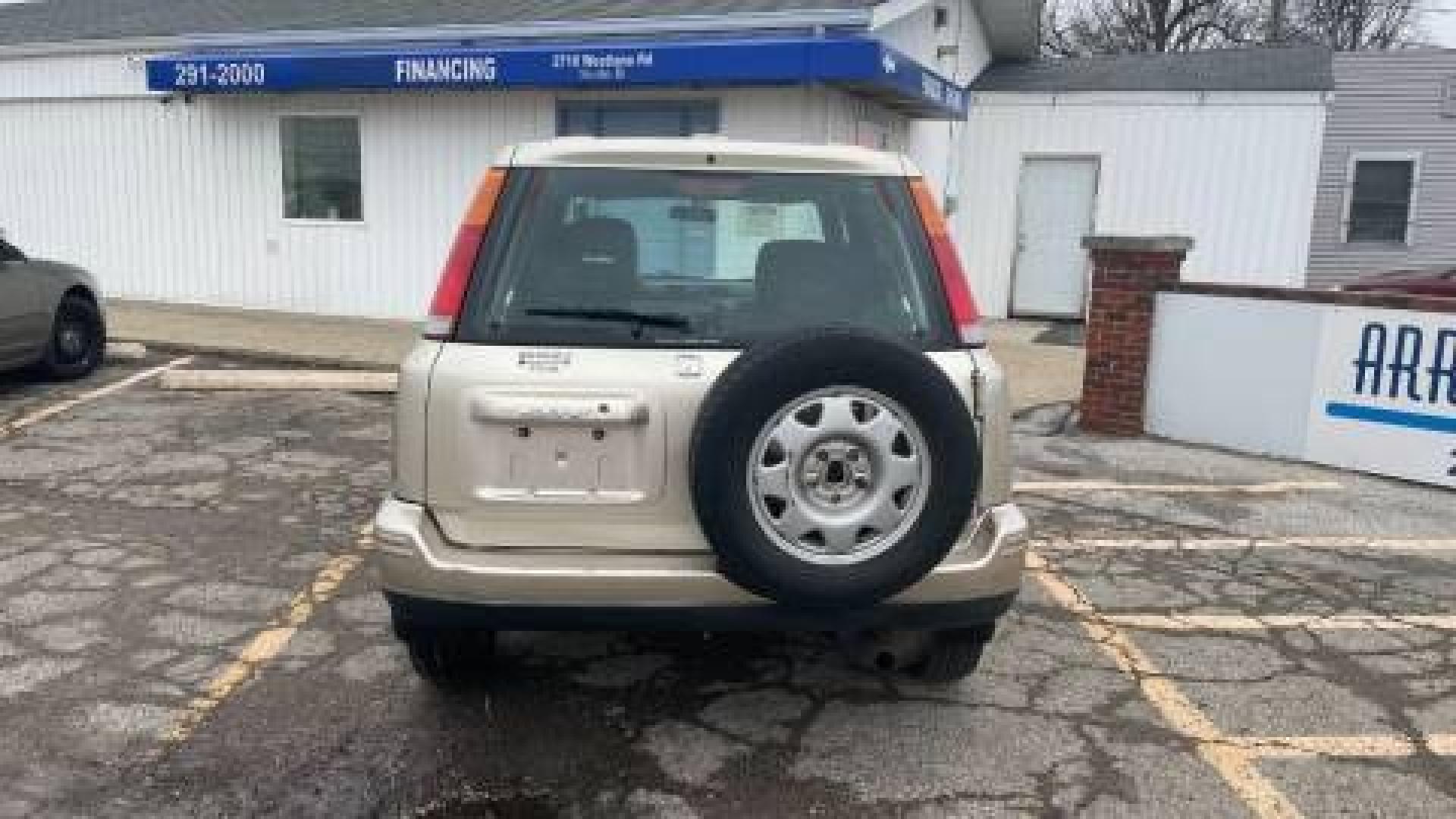 2000 Gold /BEIGE Honda CR-V SE 4WD (JHLRD1879YC) with an 2.0L L4 DOHC 16V engine, 4-Speed Automatic Overdrive transmission, located at 2710A Westlane Rd., Indianapolis, IN, 46268, (317) 291-2000, 39.885670, -86.208160 - Photo#4